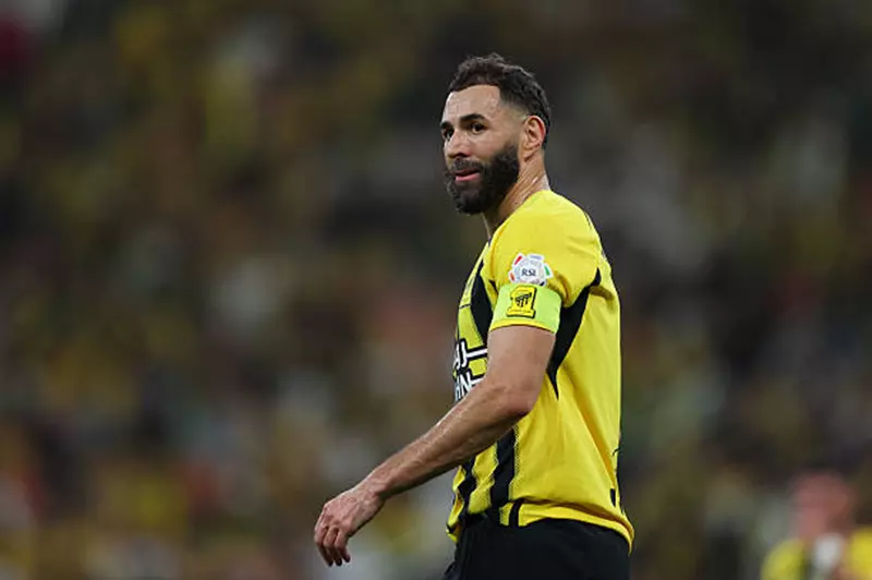 تقارير: الاتحاد يرفض عرض إعارة بنزيما إلى الهلال في خطوة حاسمة