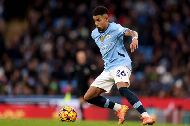 توتنهام يتفاوض مع مانشستر سيتي لضم سافينيو: تفاصيل جديدة