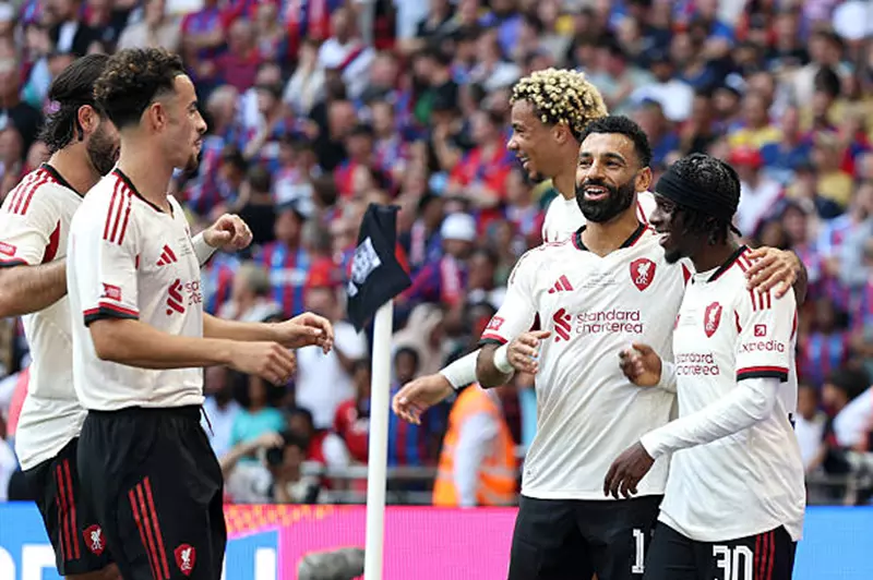 صلاح يهدر الفرص وتألق الصفقات في مباراة ليفربول وكريستال بالاس بكأس الدرع الخيرية