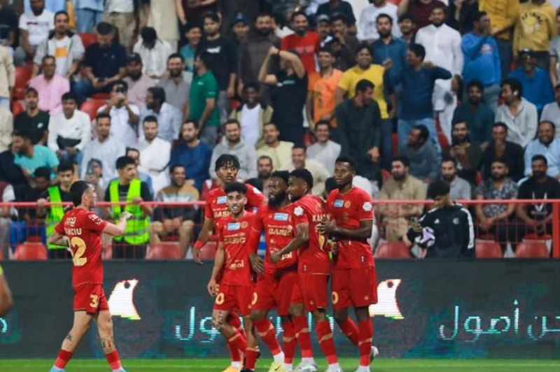 ضمك يحقق تعادلاً مثيراً أمام الحزم في بداية دوري روشن