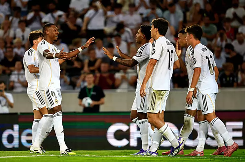 مبابي يقود ريال مدريد للفوز الساحق على تيرول النمساوي في ودية مثيرة