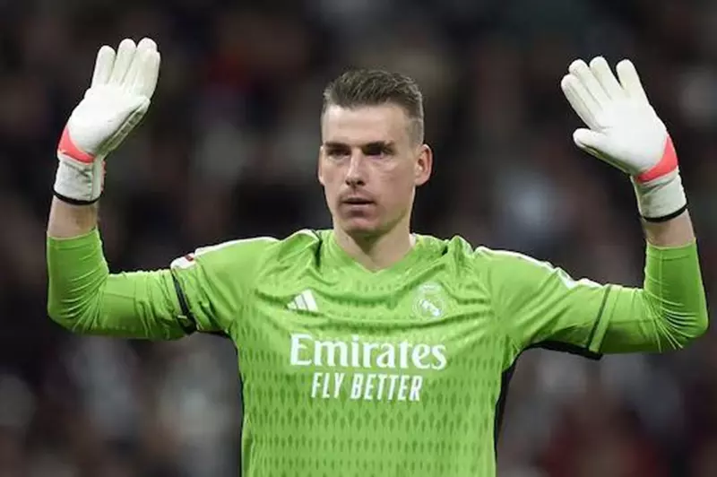 مورينيو يستهدف حارس ريال مدريد لتعزيز صفوف فريقه