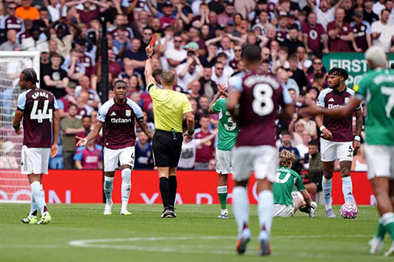 نيوكاسل يحصد النقاط رغم البطاقة الحمراء في الدوري الإنجليزي 2025-2026