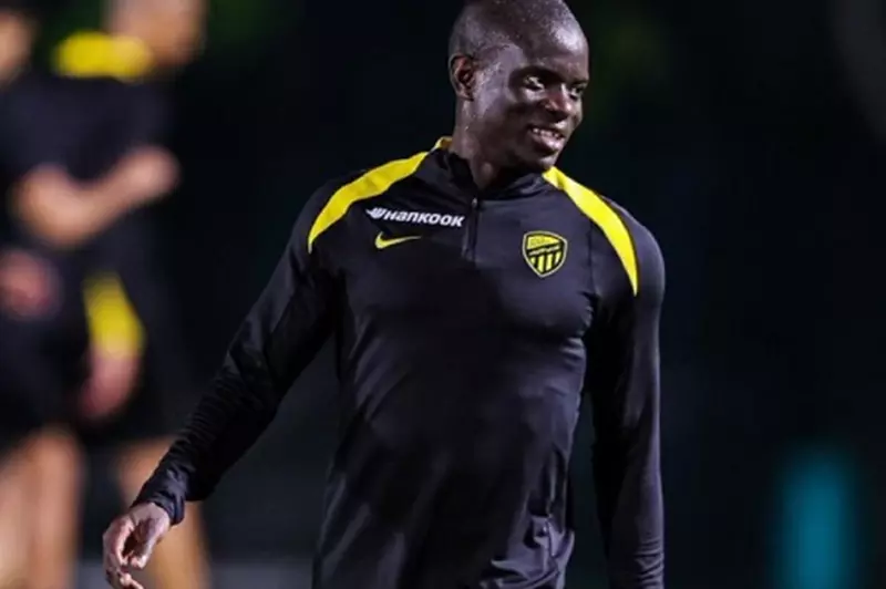 نادٍ فرنسي يحلم بصفقة كانتي مجانًا